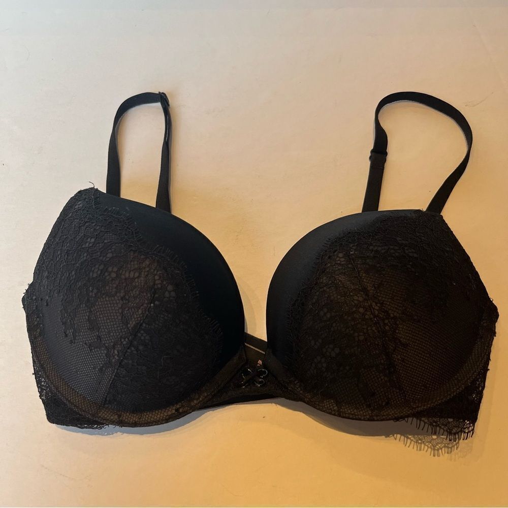 Victoria's Secret Very Sexy Push Up Black Lace Bra Size 32C